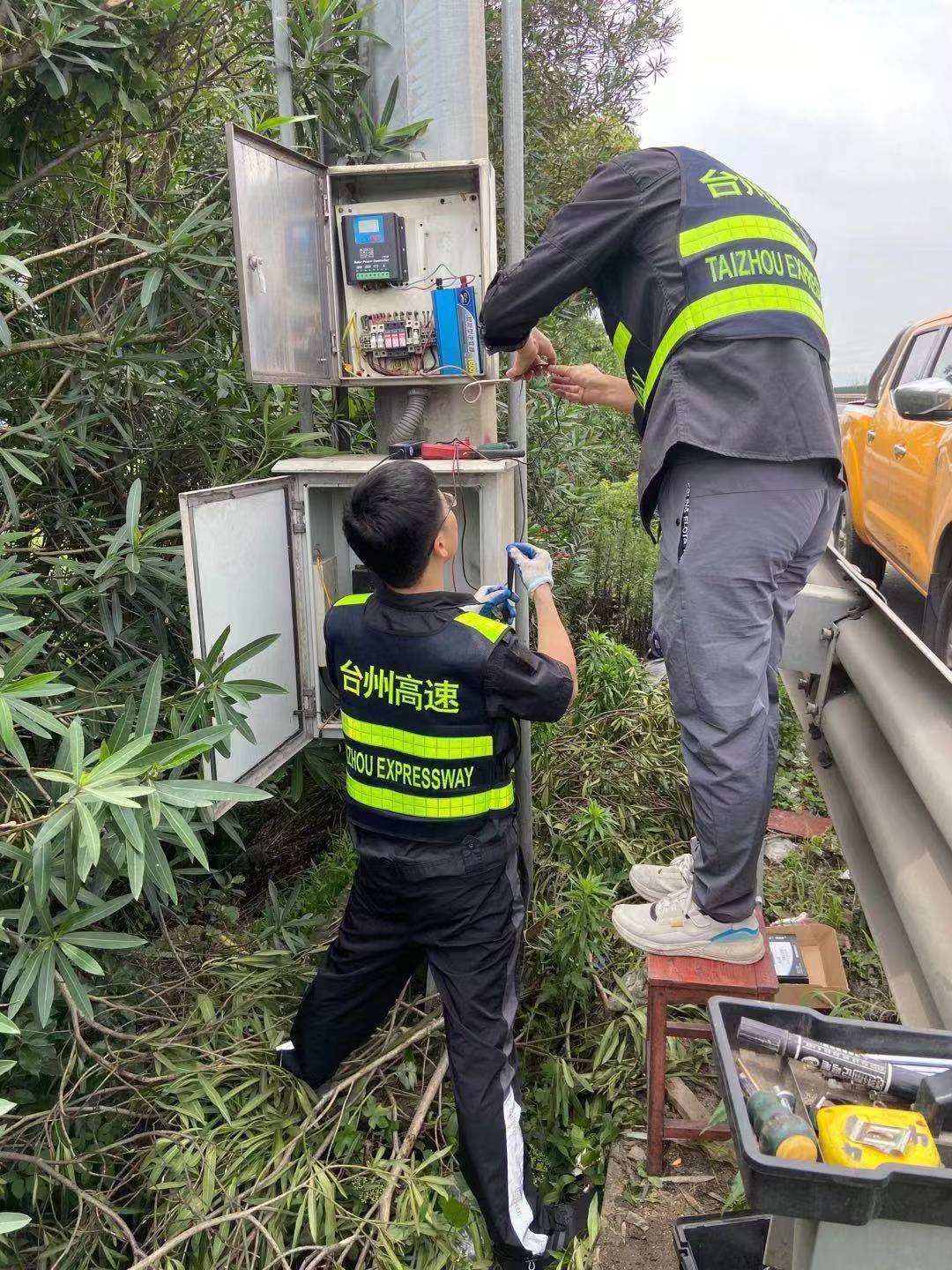 1656469110172587.jpg 对沿线摄像头检修.jpg